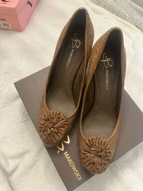 b. makowsky Brown Floral-Embellished Leather heels